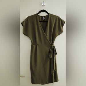 Bobeau- wrap dress - olive green - size xs